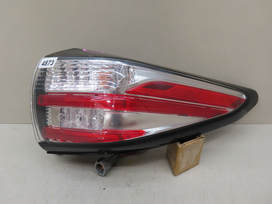 2015-2018 NISSAN MURANO REAR RIGHT PASSENGER TAIL LIGHT OUTER OEM