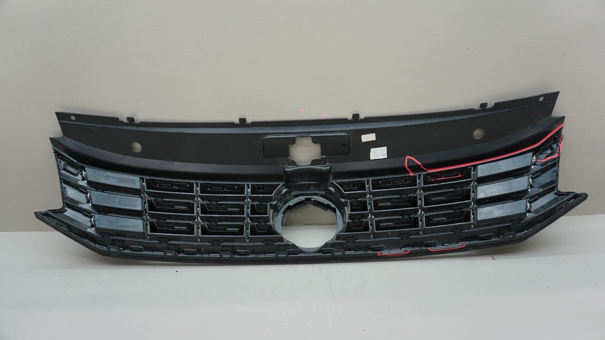 2016-2019 VOLKSWAGEN PASSAT FRONT UPPER MAIN GRILLE 516853653C OEM