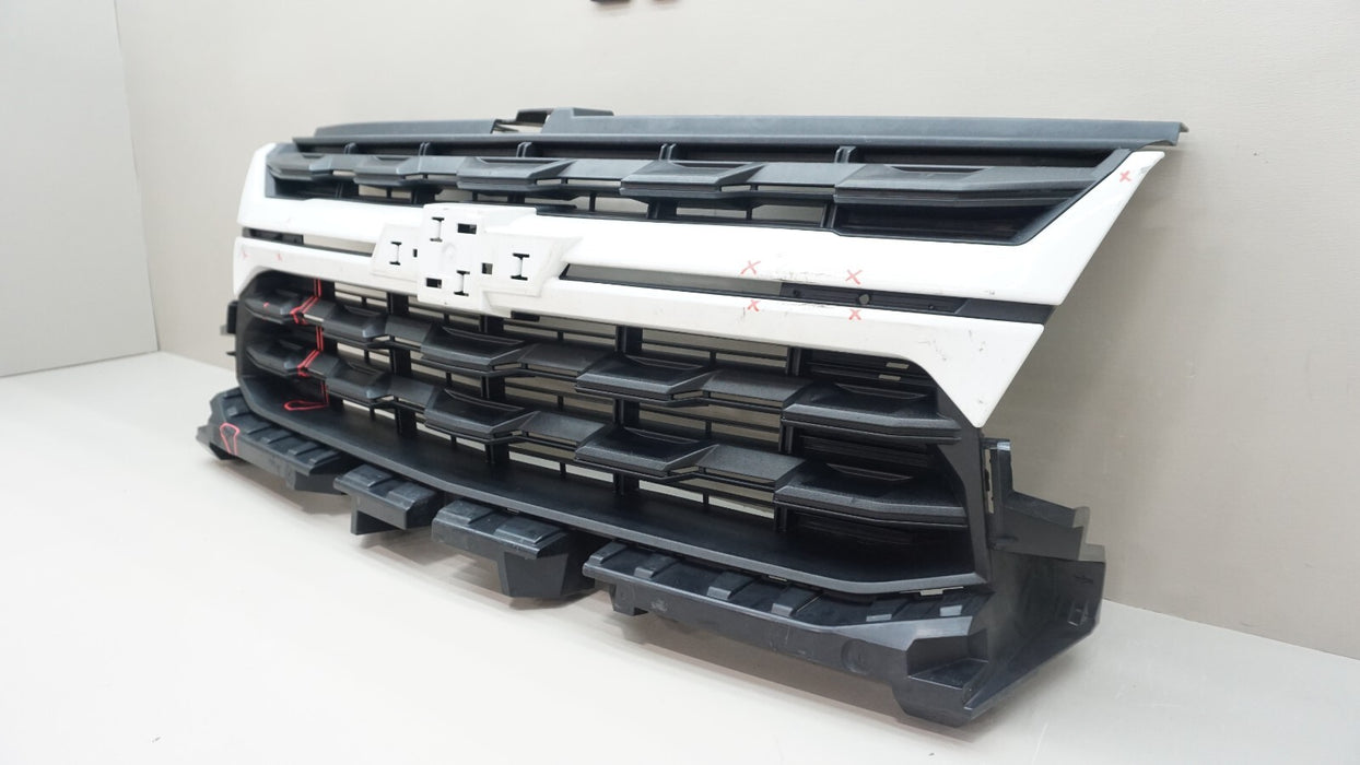 2021-2022 CHEVROLET COLORADO FRONT CENTER RADIATOR GRILLE OEM 84457397