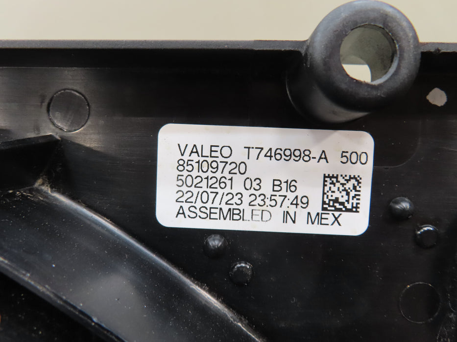2018-2021 CHEVROLET EQUINOX FRONT RADIATOR COOLINF FAN SHUTTER OEM 85109720