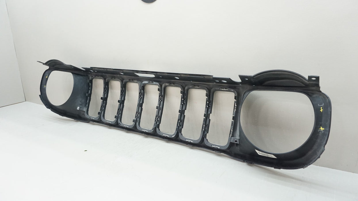 2015-2018 JEEP RENEGADE FRONT RADIATOR GRILLE GRILL 52088680 OEM