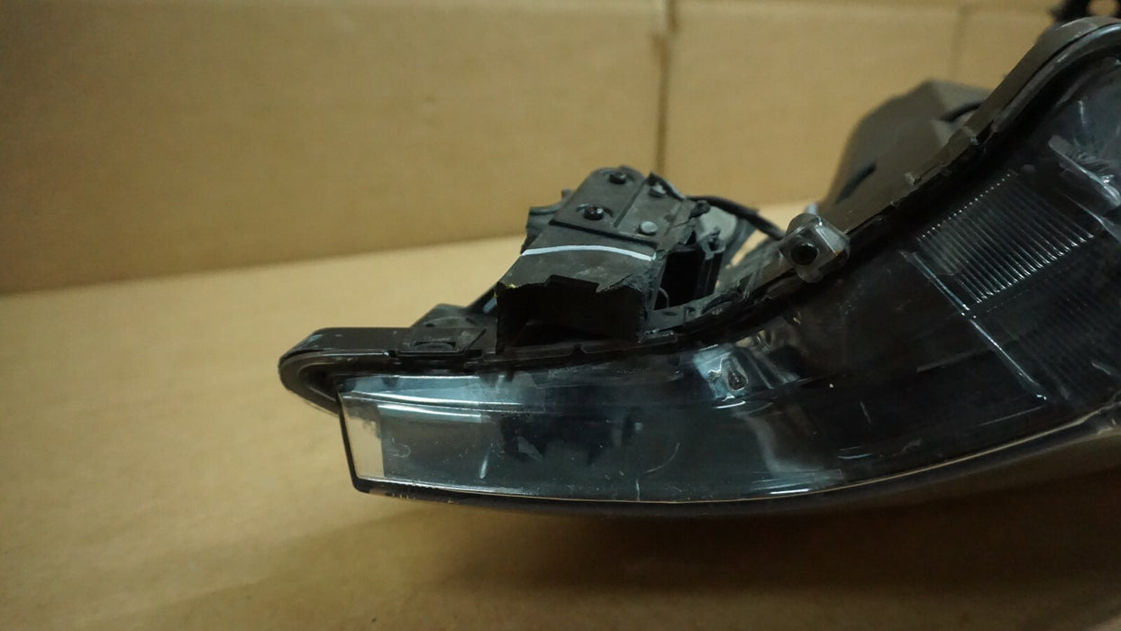 2016-2018 MITSUBISHI OUTLANDER RIGHT PASSENGER SIDE HEADLIGHT LAMP LIGHT OEM