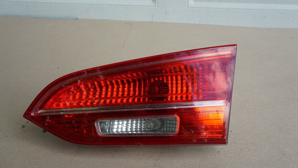 2013-2016 HYUNDAI SANTA FE RIGHT PASSENGER SIDE INNER TAIL LIGHT LAMP OEM
