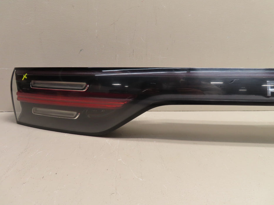 2019 2020 2021 PORSCHE CAYENNE REAR LIGHT CENTER LED TAILLIGHT 9Y0945081 OEM