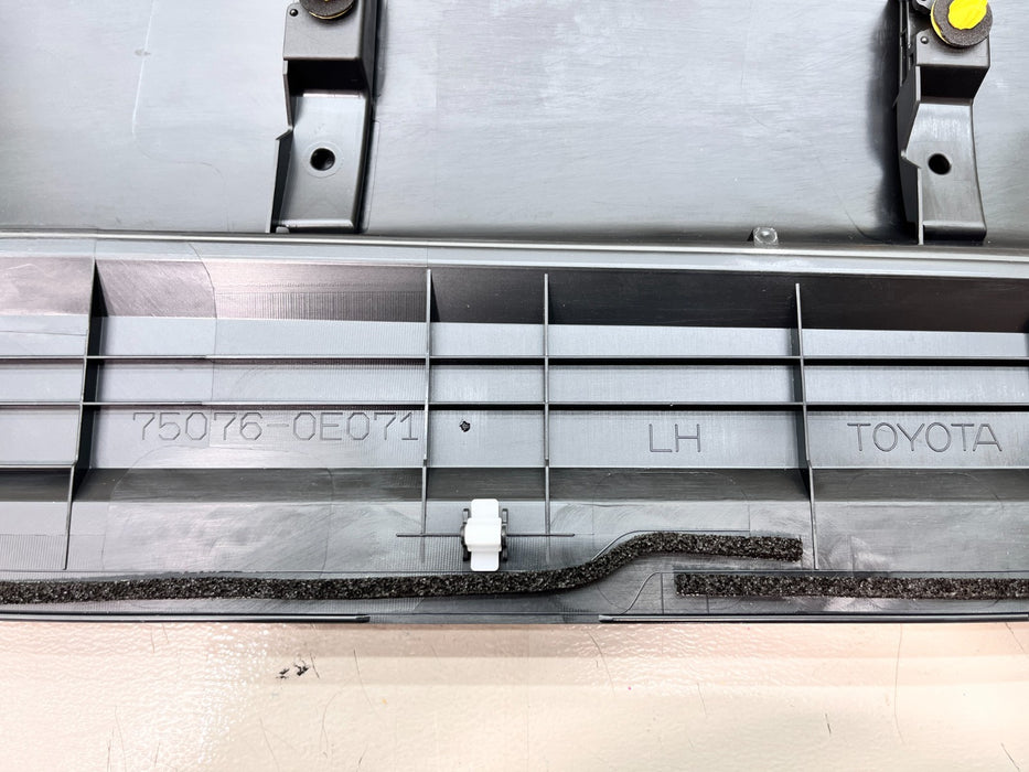 2016-2019 TOYOTA HIGHLANDER LH LEFT REAR DOOR MOLDING ROCKER OEM 75076-0E071
