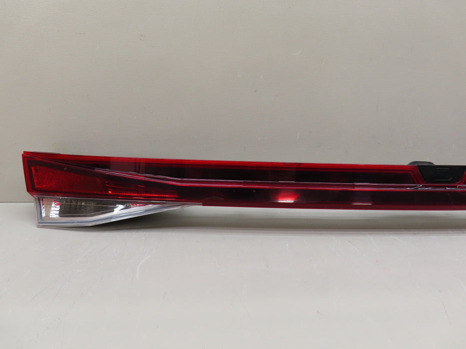 2021 2022 HYUNDAI ELANTRA REAR CENTER TAIL LIGHT LIFT GATE OEM LED 92409-AB000