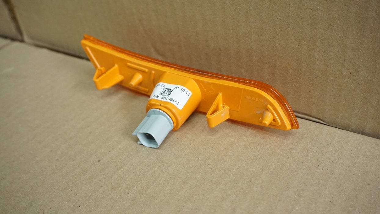 2016-2021 CHEVROLET CAMARO CADILLAC ATS FRONT RIGHT BUMPER MARKER LIGHT LAMP OEM