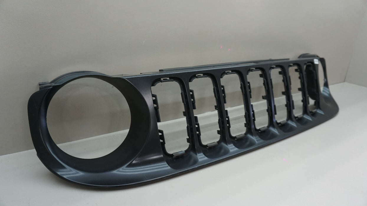 2015-2018 JEEP RENEGADE FRONT UPPER MAIN GRILLE 735587825 OEM 15 16 17 18