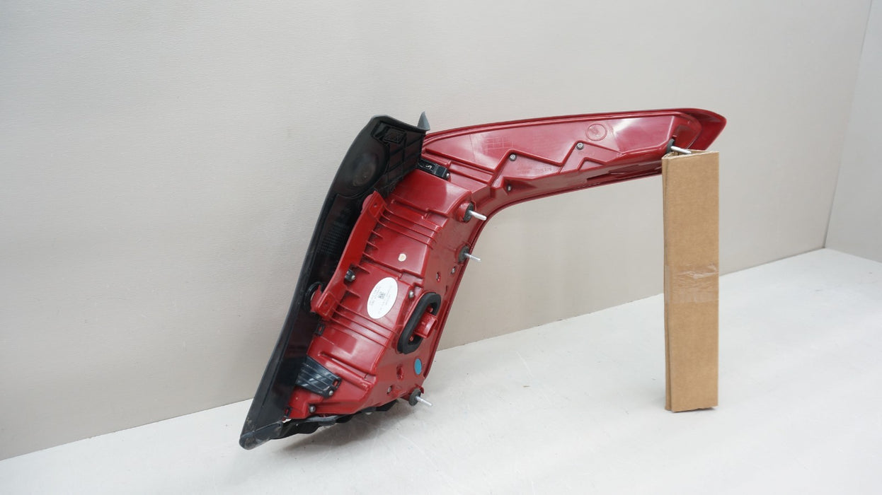 2017-2019 CADILLAC XT5 REAR LEF T DRIVERS SIDE TAIL LIGHT OEM