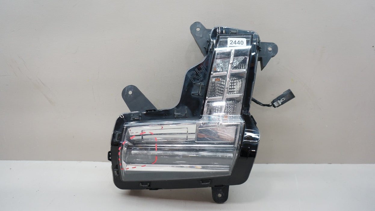 2015-2020 CADILLAC ESCALADE FRONT RIGHT PASSENGER SIDE FOG LIGHT OEM