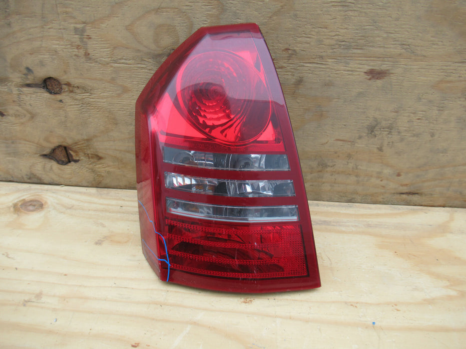 2005 2006 2007 CHRYSLER 300C LEFT REAR HALOGEN TAILLIGHT LAMP OEM