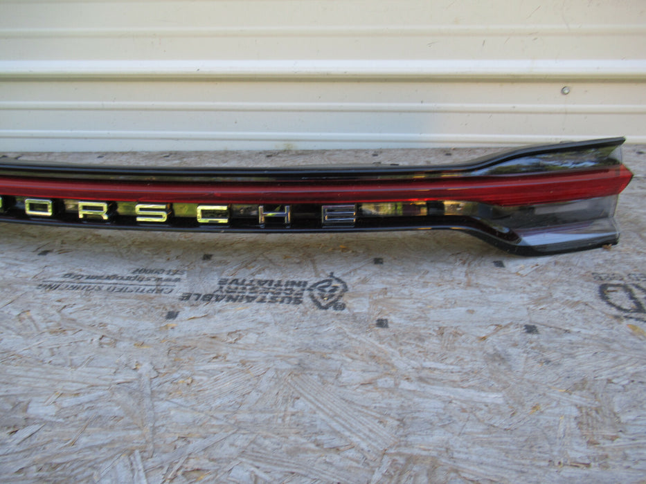 2019 2020 PORSCHE MACAN REAR CENTER TAILLIGHT LAMP OEM