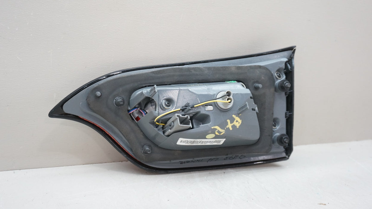2014-2018 JEEP CHEROKEE REAR LEFT DRIVERS SIDE INNER TAIL LIGHT OEM