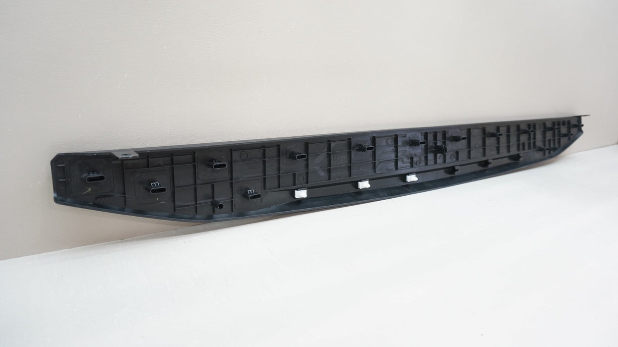 2023-2026 CHEVROLET COLORADO REAR TAILGATE CAP MOLDING OEM 84777541