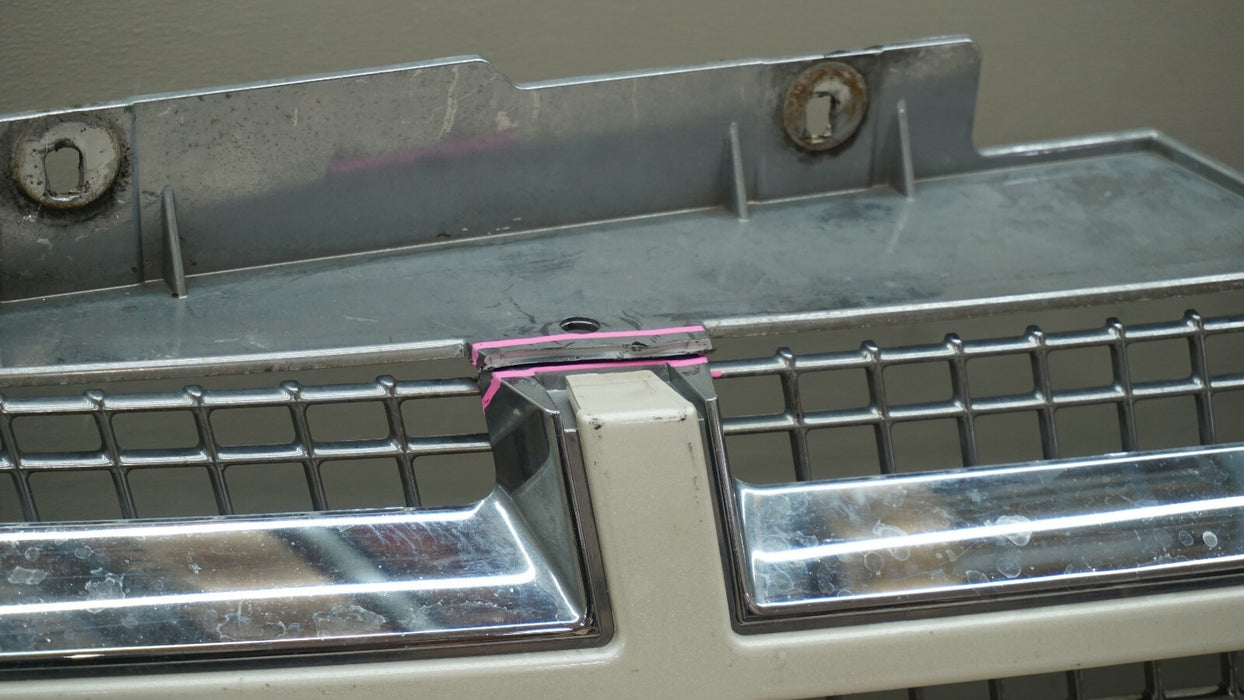 2007-2014 CADILLAC ESCALADE FRONT UPPER MAIN GRILLE 20824253 OEM