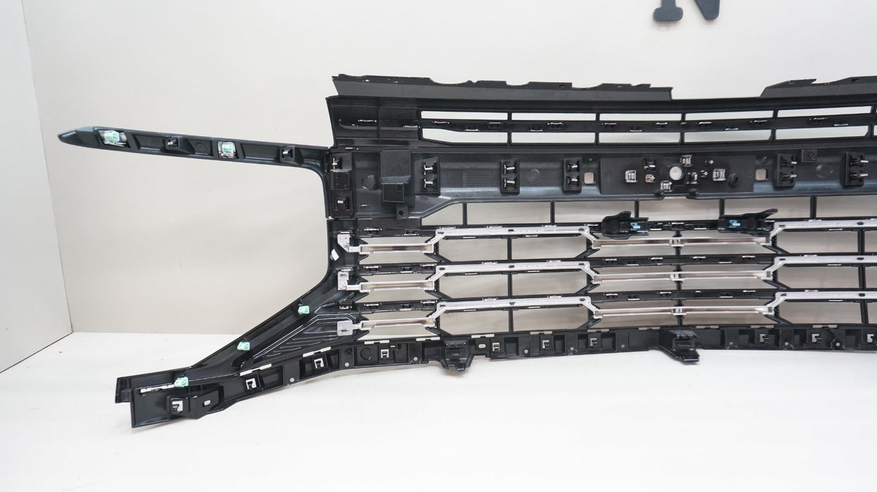 2025-2026 CHEVROLET TAHOE/ SUBURBAN FRONT RADIATOR GRILLE OEM 85775009 *NEW*