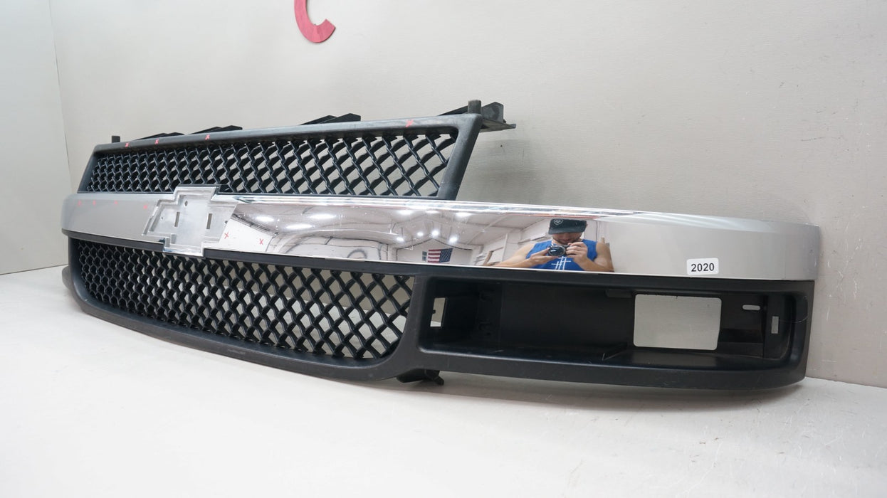 2003-2023 CHEVROLET EXPRESS FRONT BUMPER RADIATOR GRILLE OEM 22816425