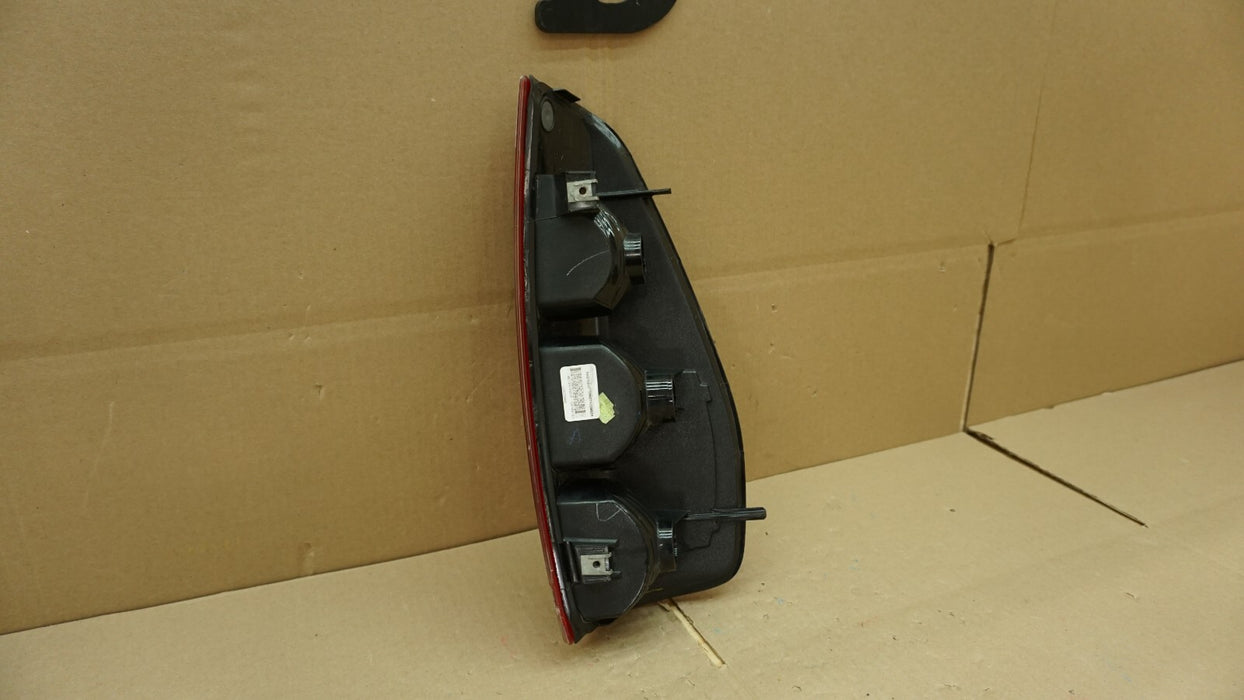 2004-2012 GMC CANYON RIGHT PASSENGER SIDE TAIL LIGHT OEM
