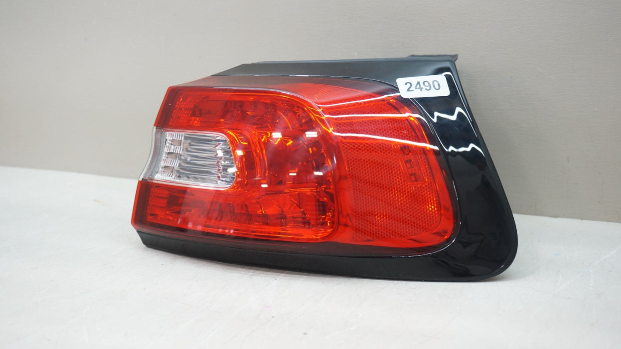 2014-2018 JEEP CHEROKEE REAR RIGHT PASSENGER SIDE TAIL LIGHT OEM