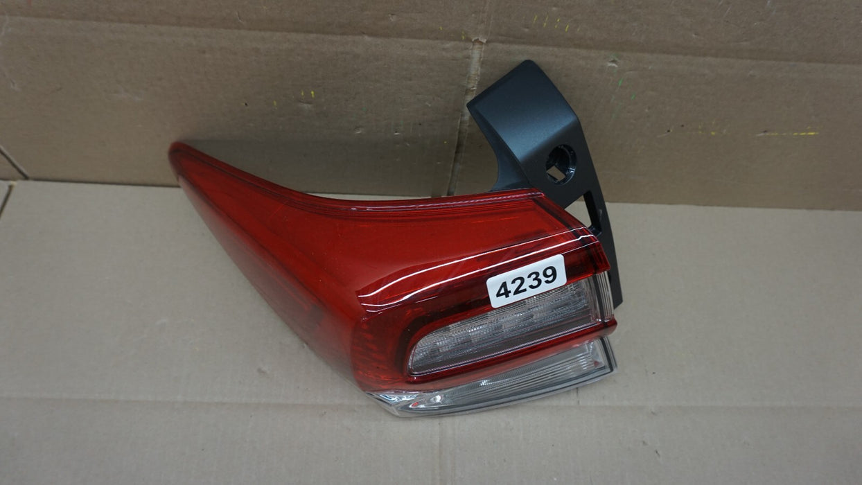 2017-2019 SUBARU CROSSTREK REAR LEFT DRIVERS SIDE TAIL LIGHT OEM 17 18 19