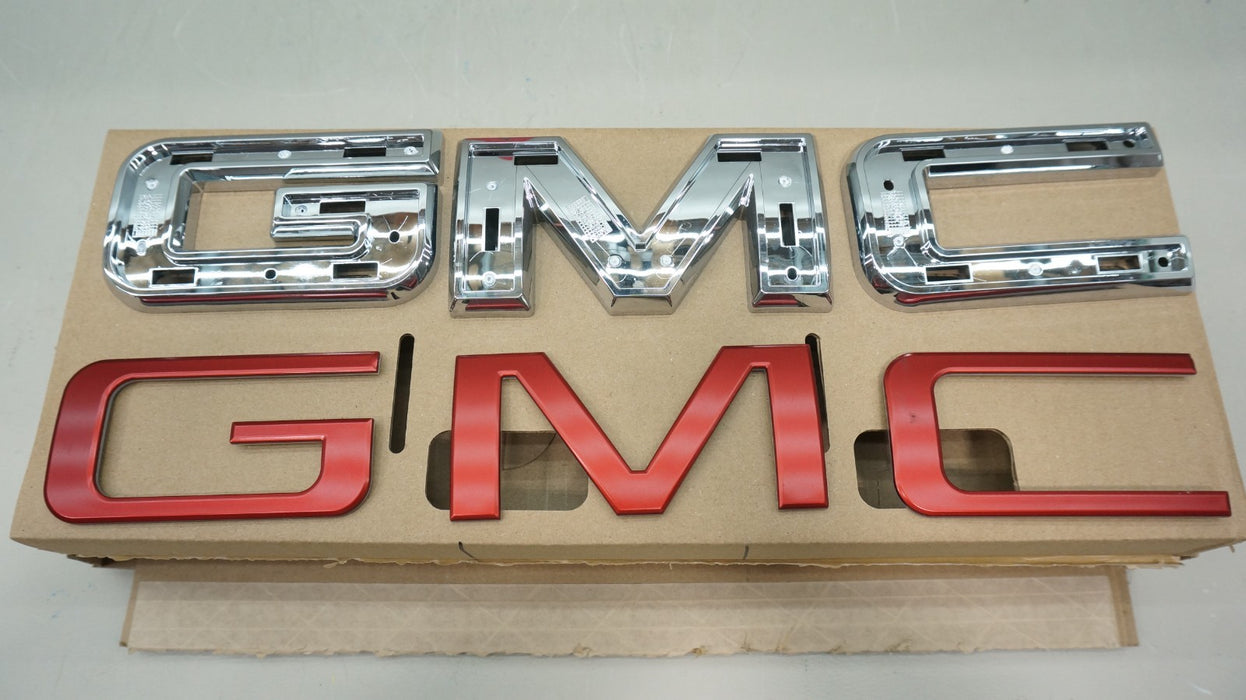 2025-2026 GMC YUKON / YUKON XL FRONT GRILLE EMBLEM BADGE OEM 85873630