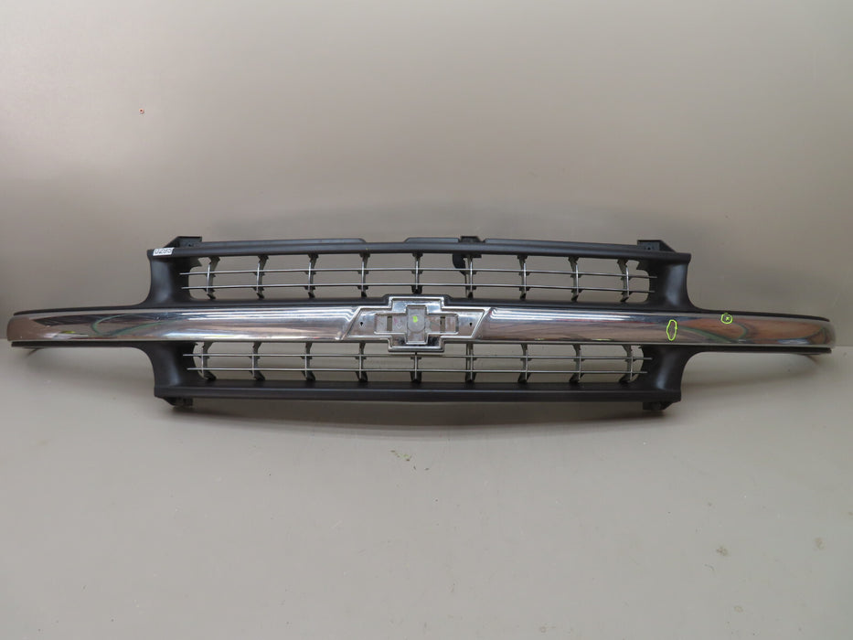 2000-2006 CHEVROLET Suburban Tahoe FRONT GRILL GRILLE OEM