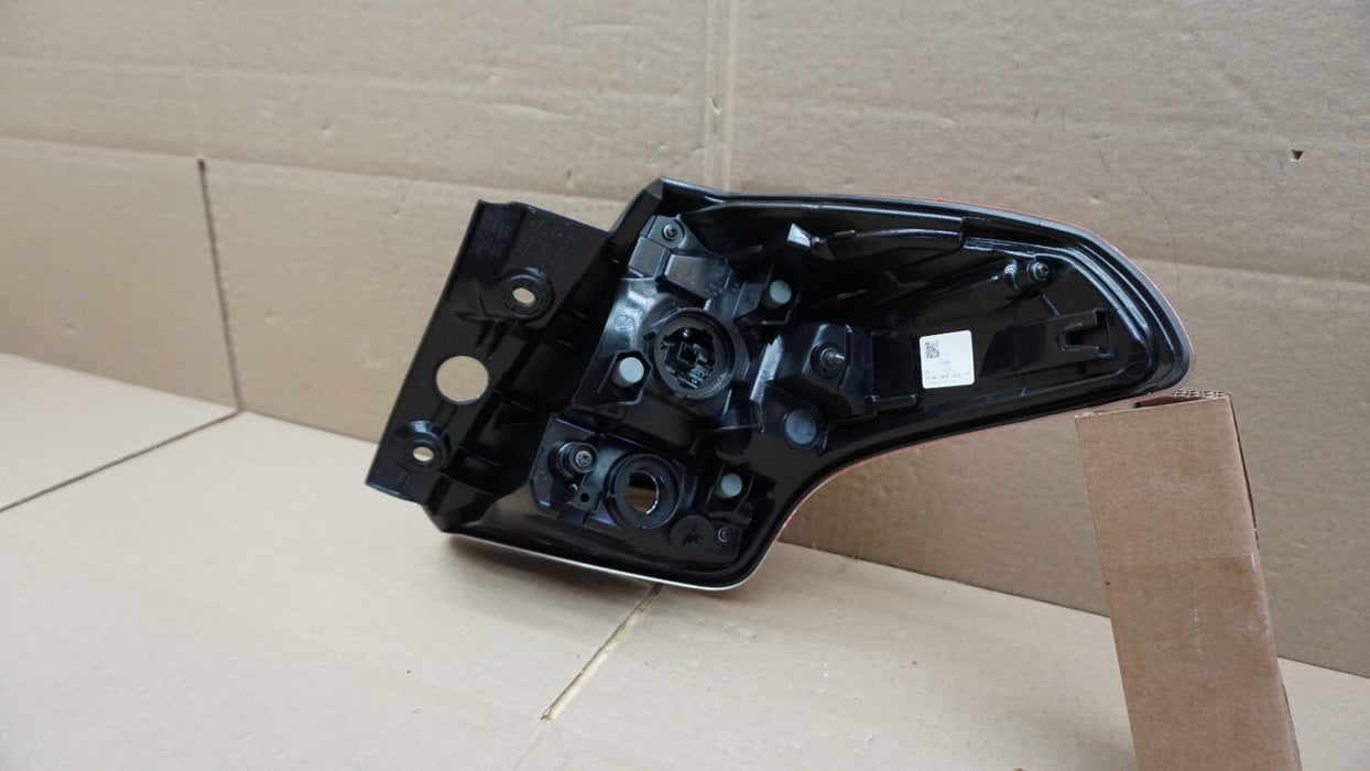 2016-2018 TOYOTA RAV4 RAV-4 REAR LEFT DRIVER SIDE OUTER TAILLIGHT TAILLAMP OEM
