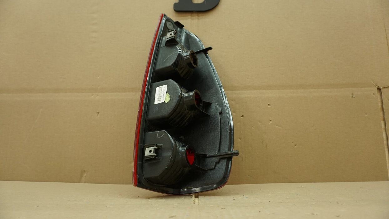 2004-2012 GMC CANYON RIGHT PASSENGER SIDE TAIL LIGHT OEM
