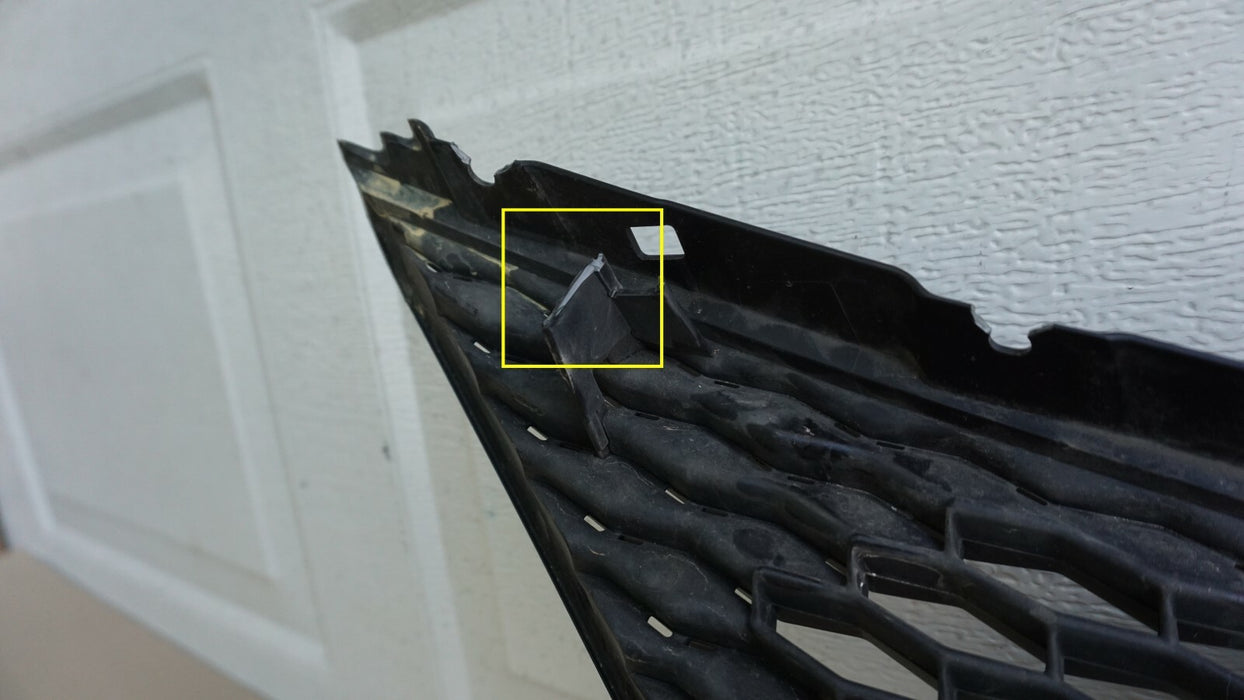 2017-2019 NISSAN ROGUE FRONT RADIATOR GRILL GRILLE MOLDING 62310-6MA0A OEM