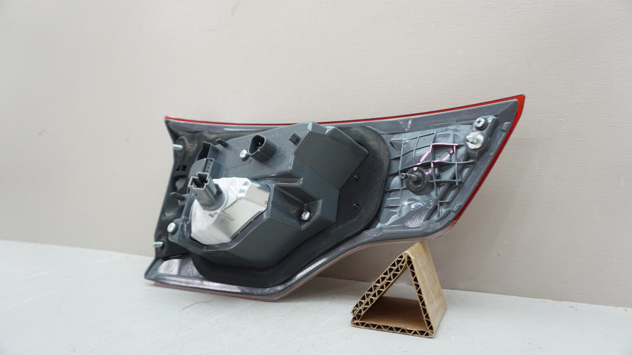2017-2019 TOYOTA HIGHLANDER RIGHT PASSENGER SIDE INNER TAIL LIGHT LED LAMP OEM