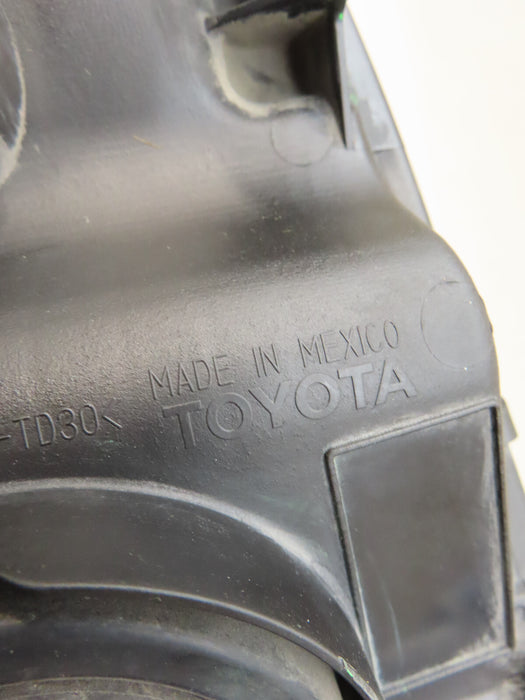 2016-2020 TOYOTA TACOMA FRONT RIGHT PASSENGER HEADLIGHT HALOGEN OEM