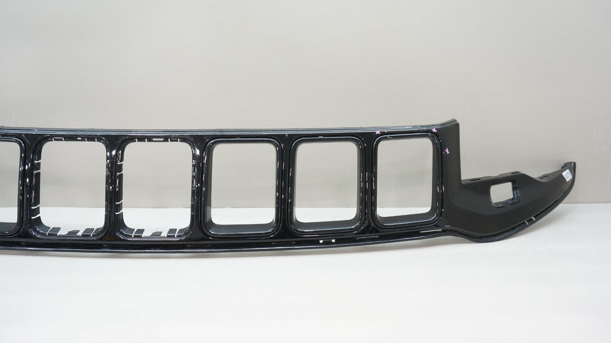 2017-2021 JEEP GRAND CHEROKEE FRONT BUMPER RADIATOR GRILLE OEM