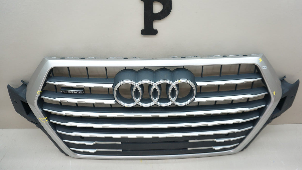 2017-2019 AUDI Q7 QUATTRO FRONT BUMPER UPPER GRILLE OEM 4M0853651