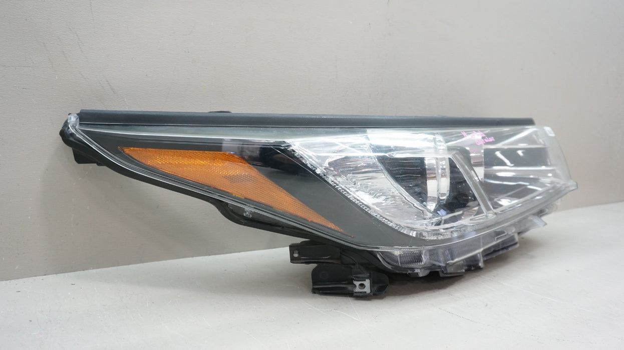 2017-2019 TOYOTA HIGHLANDER FRONT RIGHT PASSENGER SIDE HALOGEN HEADLIGHT OEM