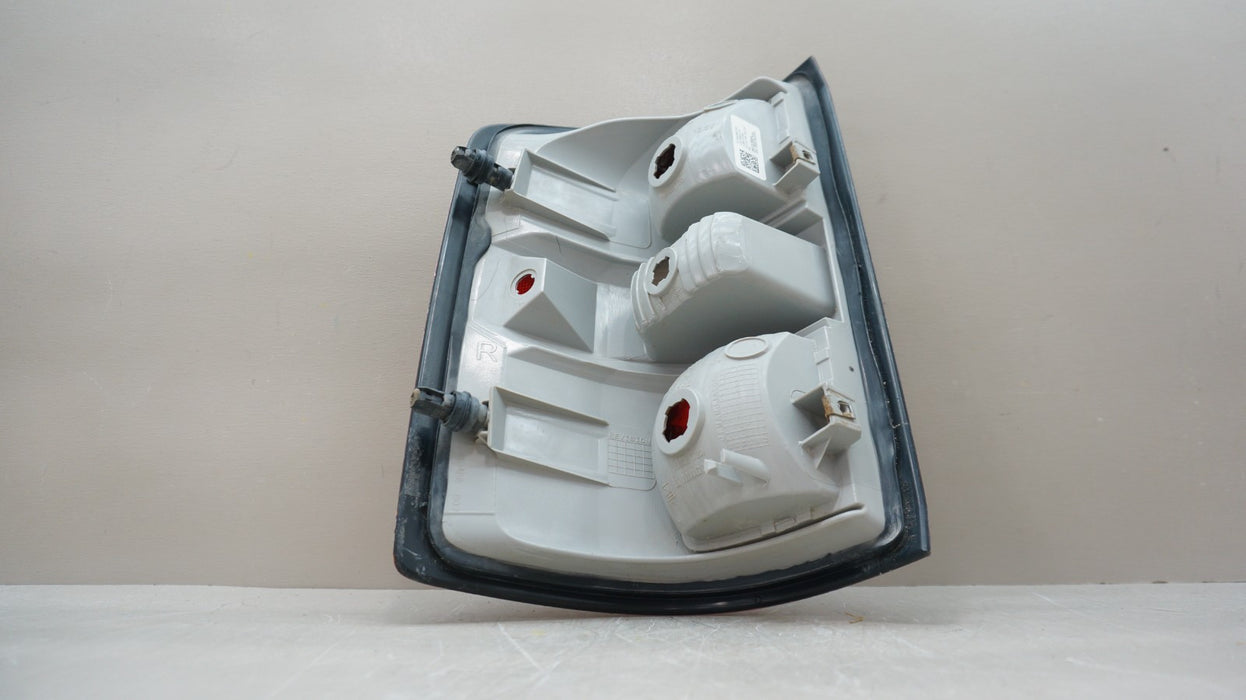 2014-2015 GMC SIERRA 1500 REAR RIGHT PASSENGER SIDE TAIL LIGHT OEM
