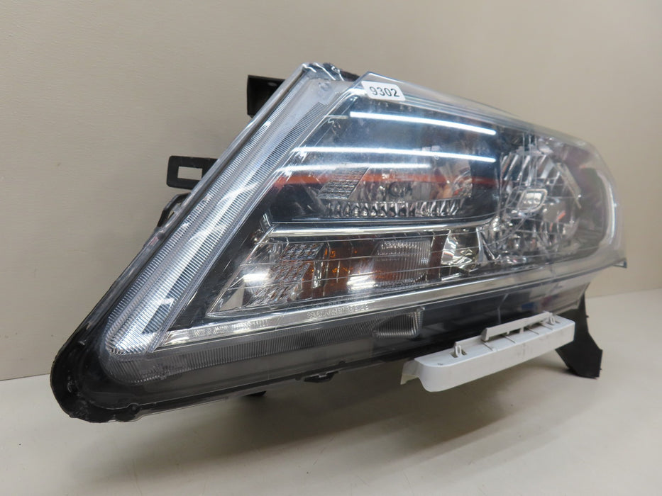 2013-2016 NISSAN PATHFINDER FRINT LEFT DRIVER SIDE HEADLIGHT OEM 9302