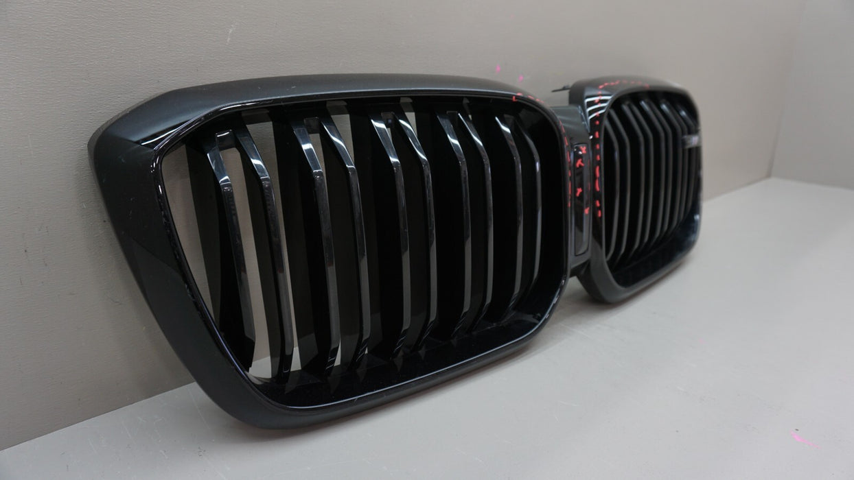 2022-2023 BMW X3 M FRONT MAIN GRILLE 10627111 OEM 22 23