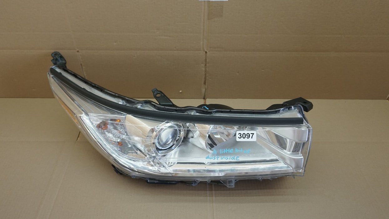 2017-2019 TOYOTA HIGHLANDER FRONT PASSENGER SIDE HALOGEN HEADLIGHT LAMP OEM