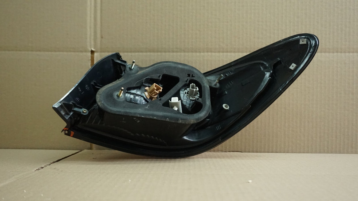 2002-2004 LEXUS ES300 REAR LEFT DRIVER SIDE OUTER TAIL LIGHT LAMP OEM 02 03 04