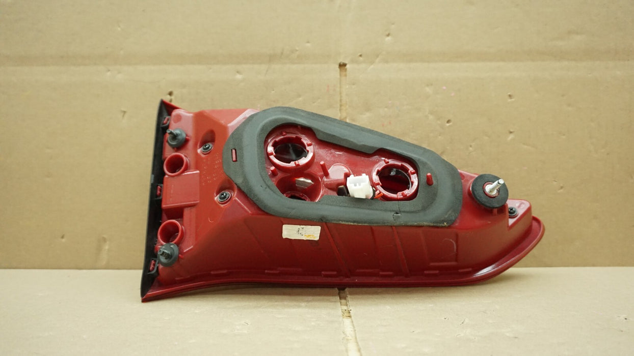 2016-2018 HYUNDAI TUCSON REAR RIGHT PASSENGER SIDE TAIL LIGHT HALOGEN OEM