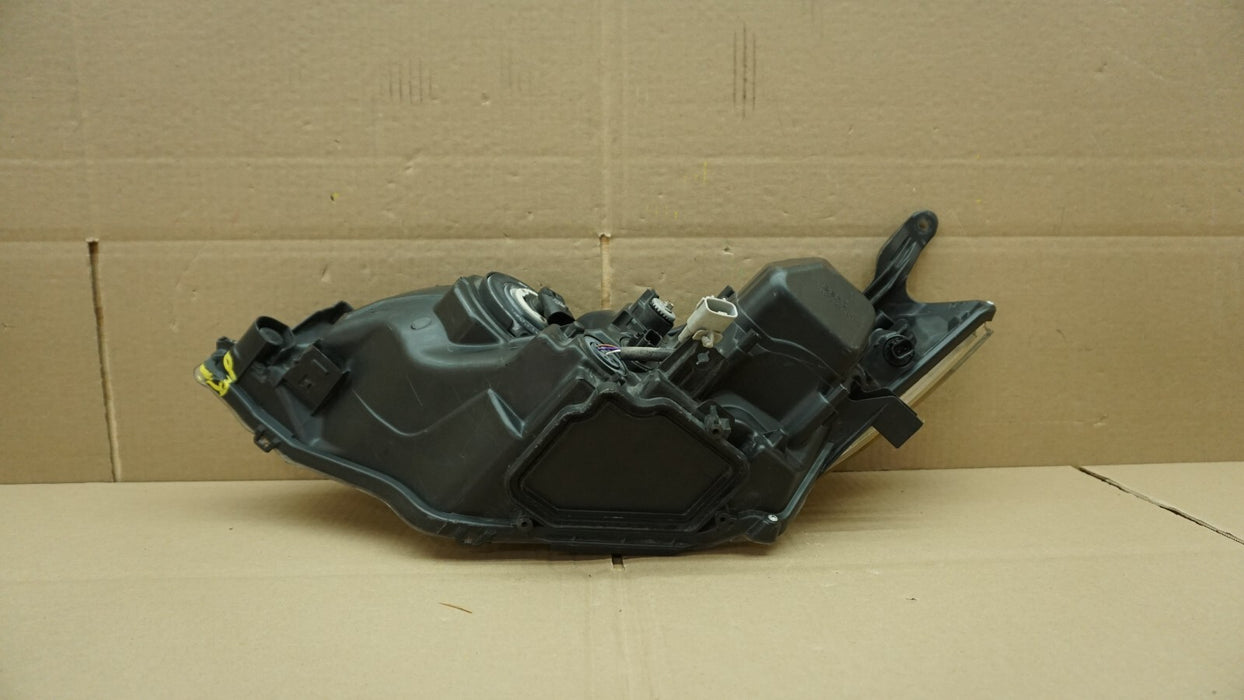 2014-2016 TOYOTA COROLLA FRONT RIGHT PASSENGER SIDE HEADLIGHT HALOGEN OEM 947449