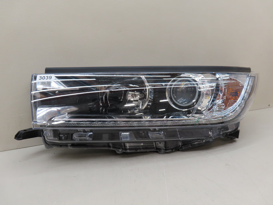2017-2019 TOYOTA HIGHLANDER FRONT LEFT DRIVER SIDE HEADLIGHT LAMP HALOGEN OEM