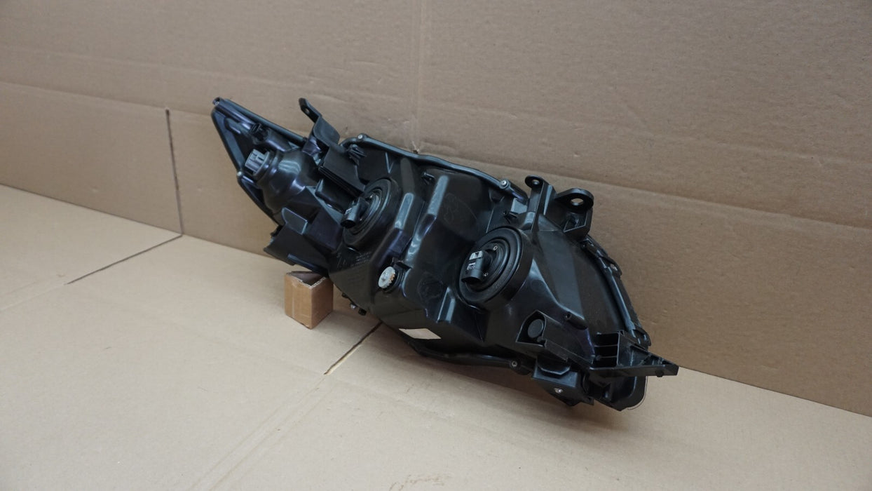 2009-2010 TOYOTA COROLLA FRONT LEFT DRIVER SIDE HEADLIGHT HALOGEN LAMP LIGHT OEM