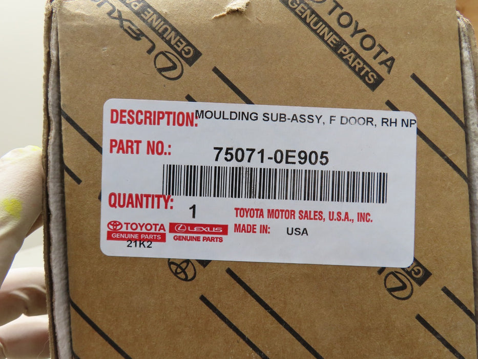 2015-2019 TOYOTA HIGHLANDER FRONT RIGHT LOWER DOOR MOLDING OEM 75071-0E905