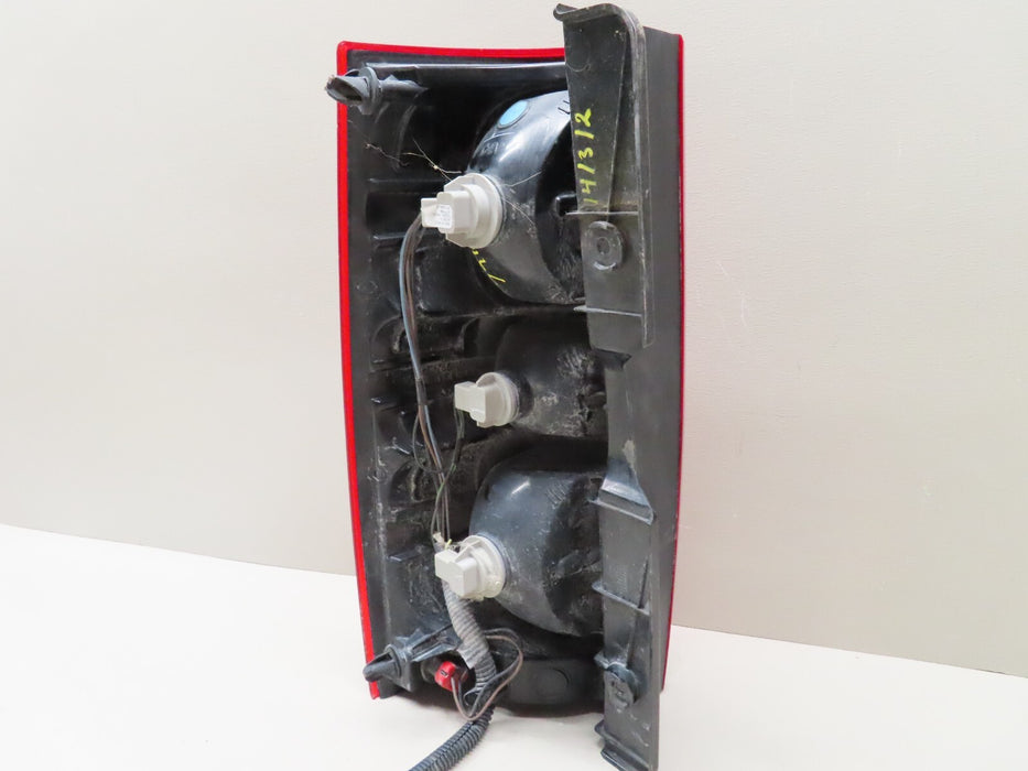 2007-2014 CHEVROLET TAHOE REAR RIGHT PASSENGER SIDE LIGHT TAILLIGHT LAMP OEM