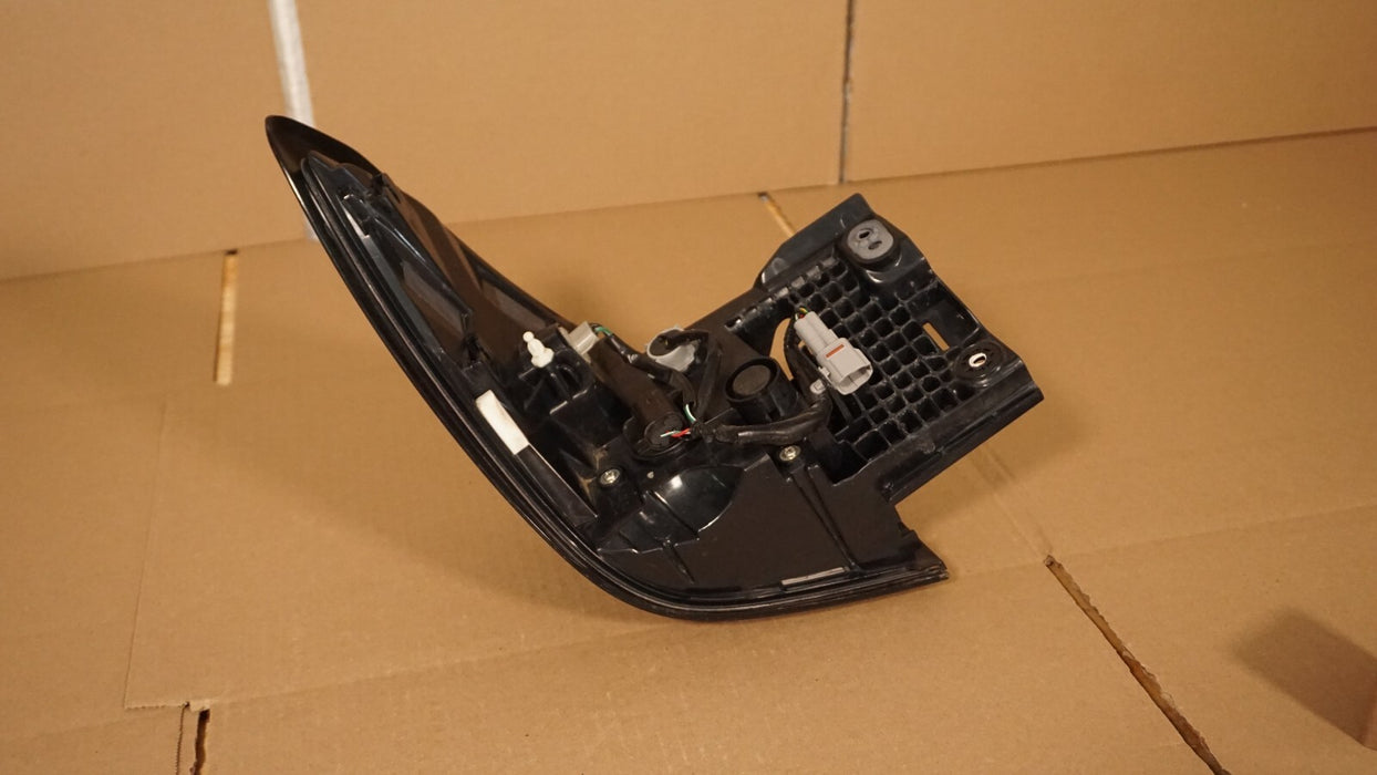 2020 2021 2022 SUBARU OUTBACK RIGHT PASSENGER SIDE TAIL LIGHT BRAKE LAMP OEM