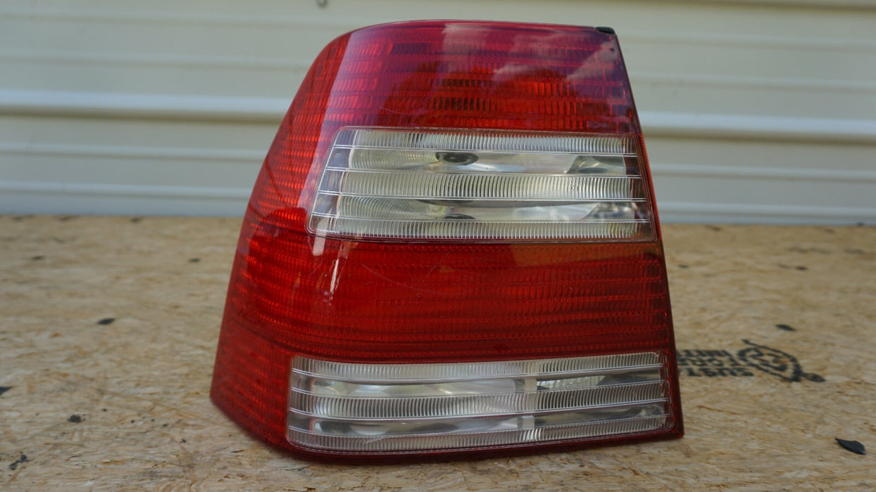 2004 2005 VW VOLKSWAGEN JETTA LEFT REAR TAILLIGHT OEM