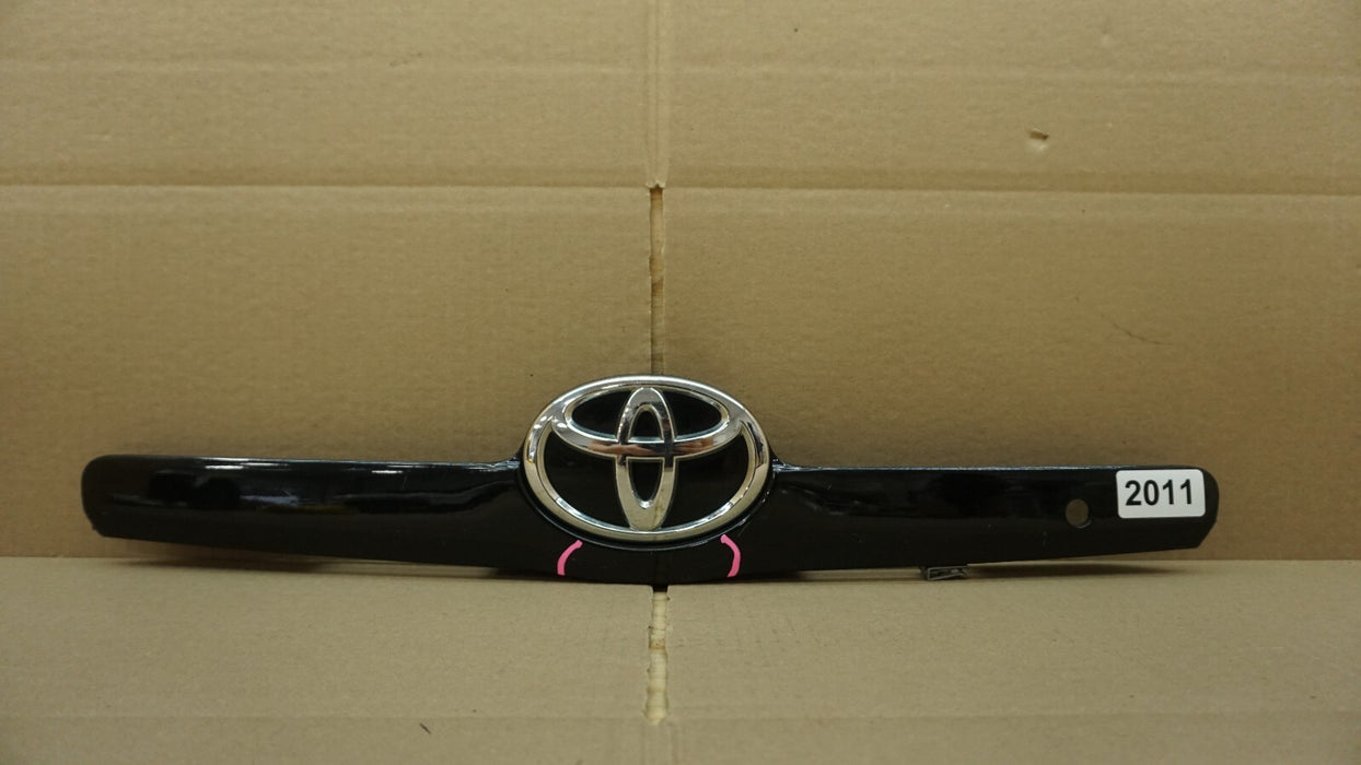 2007-2009 TOYOTA CAMRY GARNISH TAILGATE TRIM MOLDING OEM 76801-06120 07 08 09