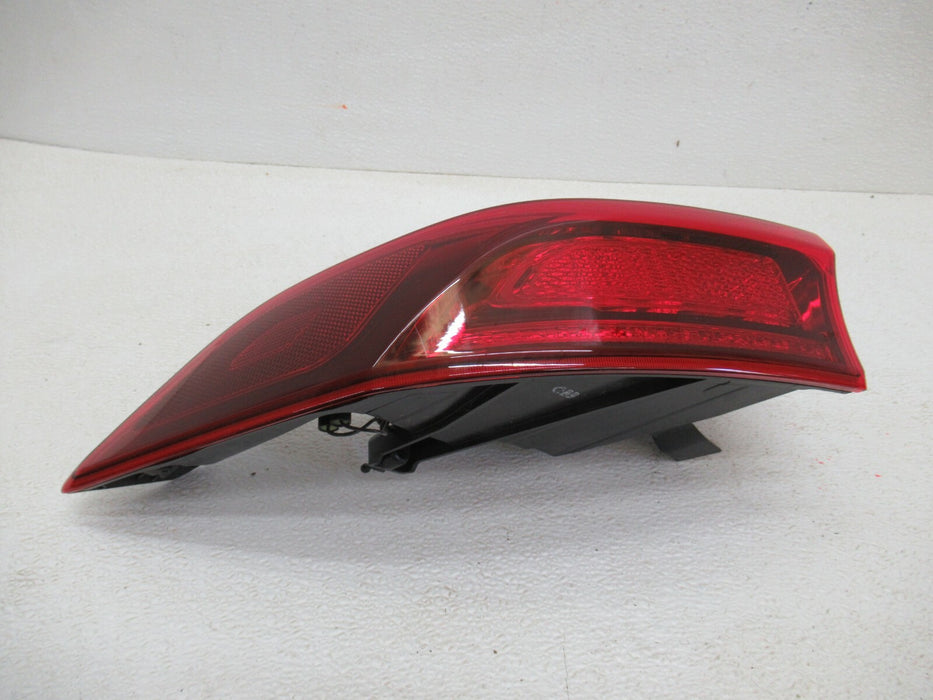 2021 - 2022 KIA CARNIVAL LXS REAR LEFT DRIVER SIDE TAIL LIGHT LAMP 92401-R0 OEM