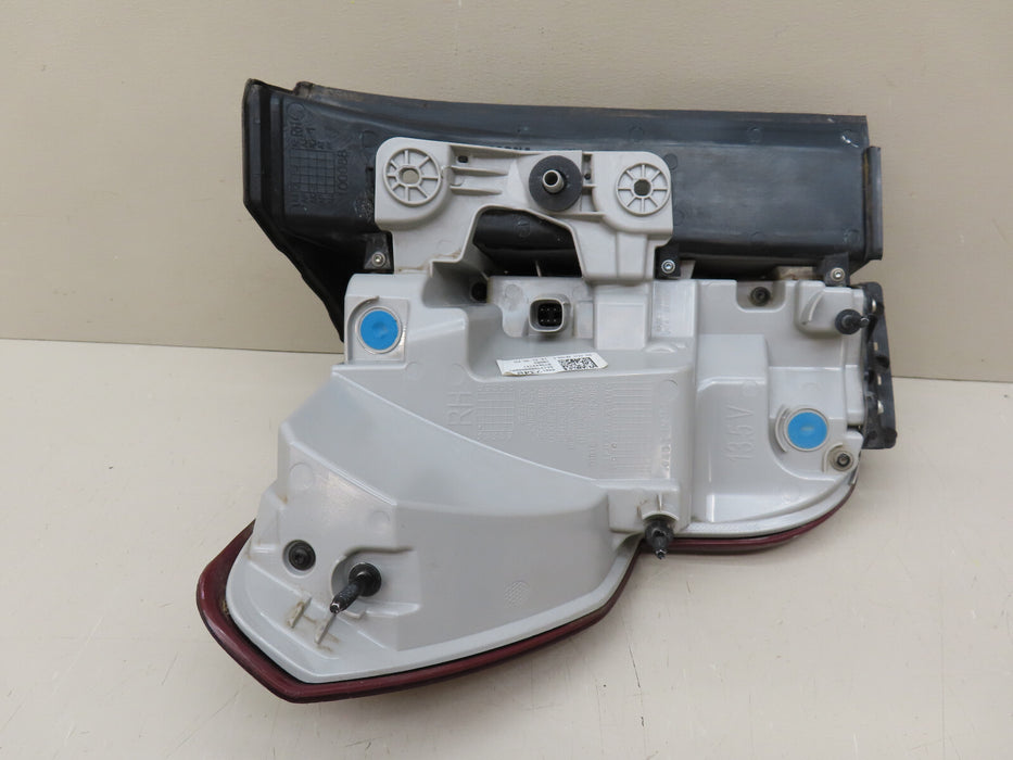 2020-2023 GMC ACADIA REAR RIGHT PASSENGER SIDE TAIL LIGHT OUTER OEM